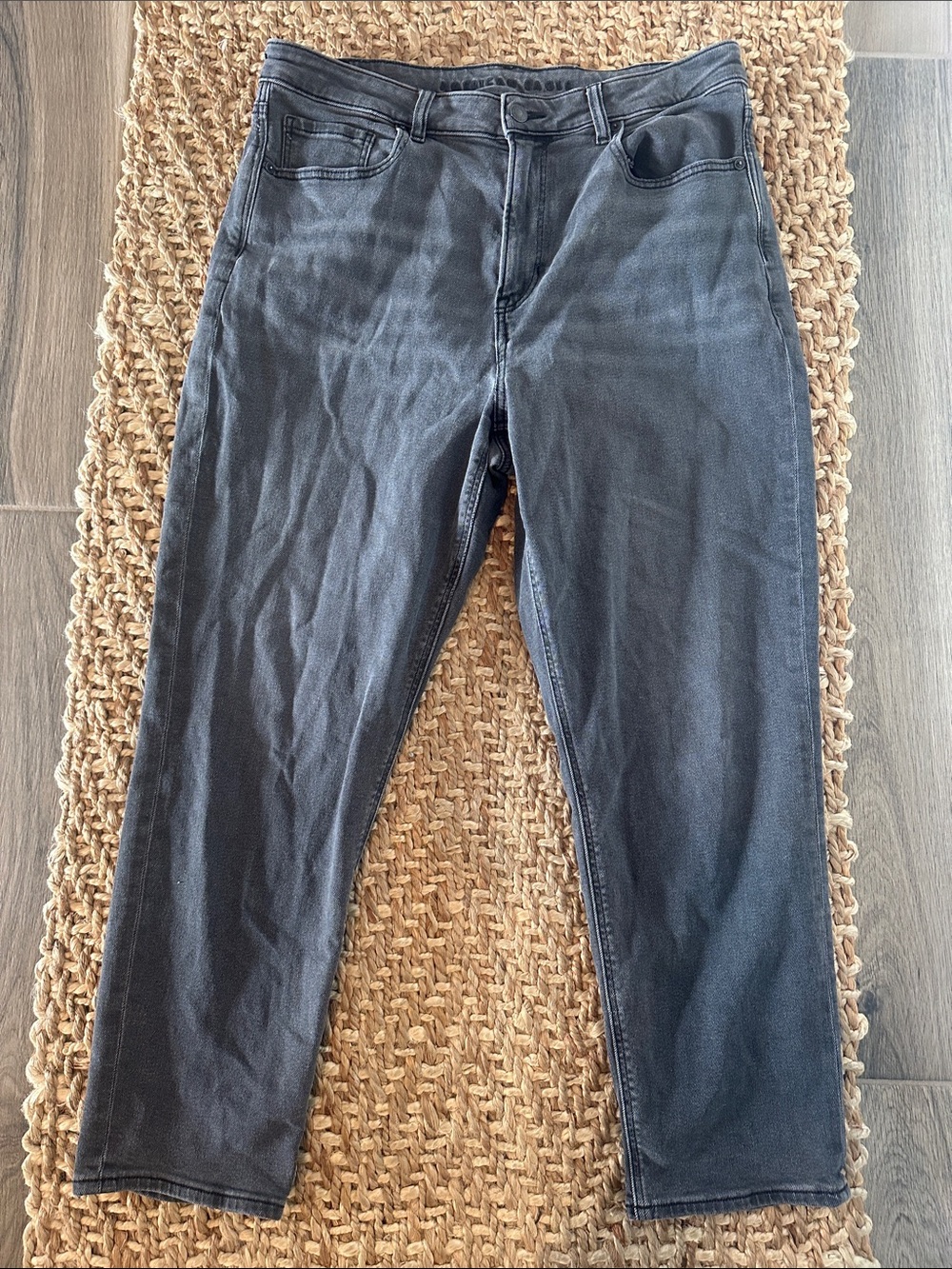 American Eagle Mom Jean faded black size 14 short